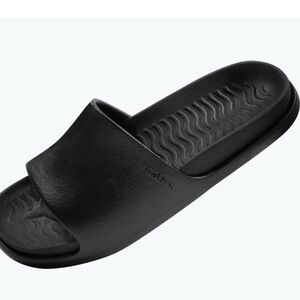 NWOT - Native Spencer Slides in Black - size Men’s 5/Women’s 7